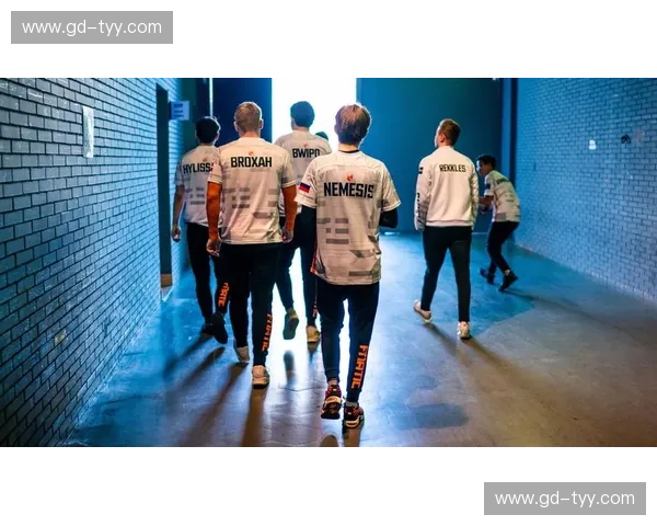 推特平台聚焦LOL直播热潮解析玩家互动与赛事生态发展趋势